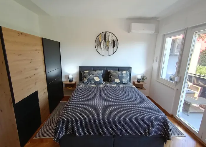 Apartament Novi Prostrani U Strogom Centru Pule *
