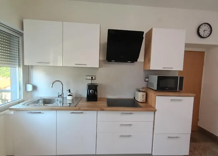 Apartament Novi Prostrani U Strogom Centru Pule