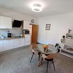 Novi Prostrani U Strogom Centru Pule Apartman