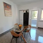 Novi Prostrani U Strogom Centru Pule Apartman *