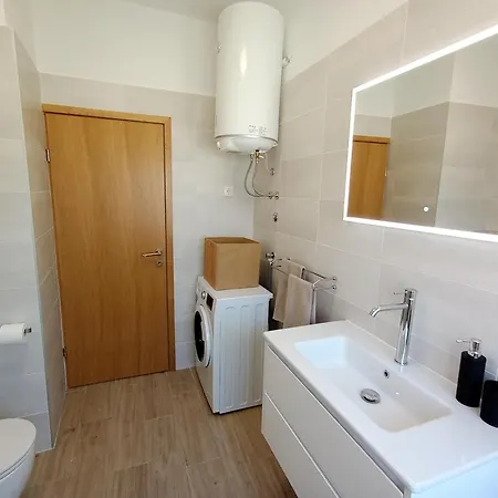 Lägenhet Novi Prostrani U Strogom Centru Pule Pula