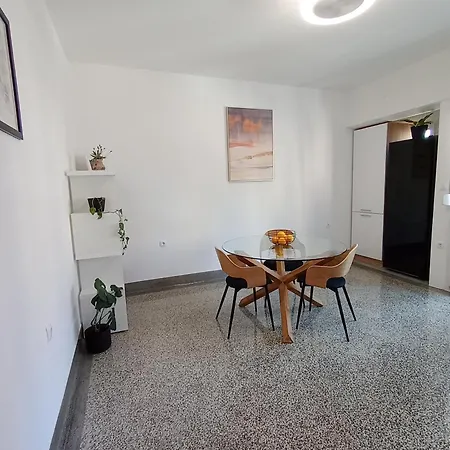 דירה Novi Prostrani U Strogom Centru Pule *