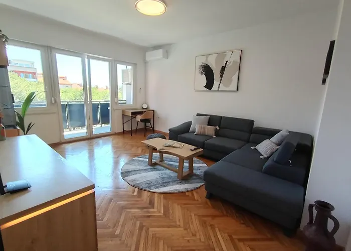 Novi Prostrani U Strogom Centru Pule *