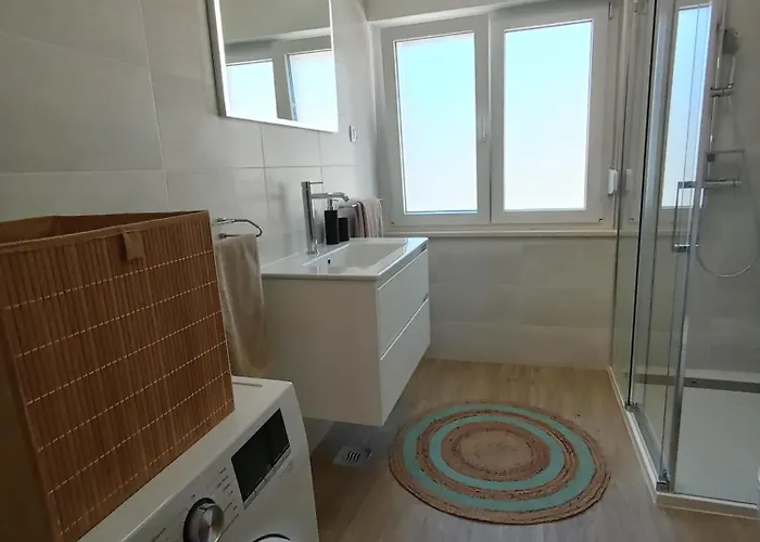 Novi Prostrani U Strogom Centru Pule Lejlighed *