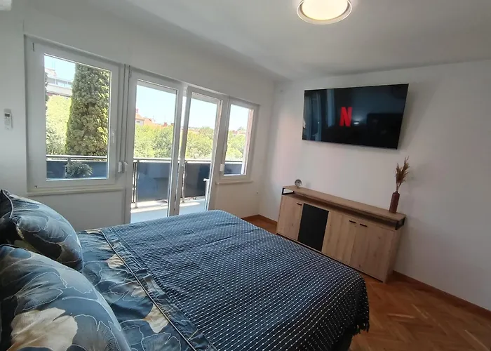 Novi Prostrani U Strogom Centru Pule Lejlighed Pula