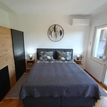 Apartament Novi Prostrani U Strogom Centru Pule *