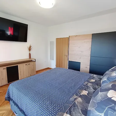 Novi Prostrani U Strogom Centru Pule Apartament Pula