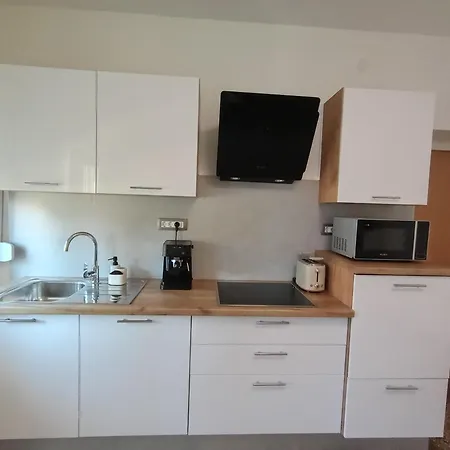 Apartament Novi Prostrani U Strogom Centru Pule